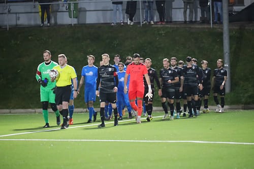 VfB erkämpft sich zu neunt die Tabellenführung